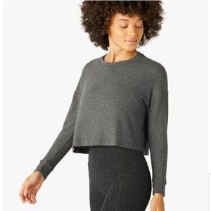 Beyond Yoga Luxe Lounger Cropped Pullover Light Grey, size M